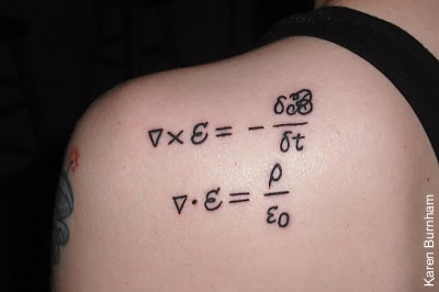 Tattoo mit Maxwell-Gleichungen